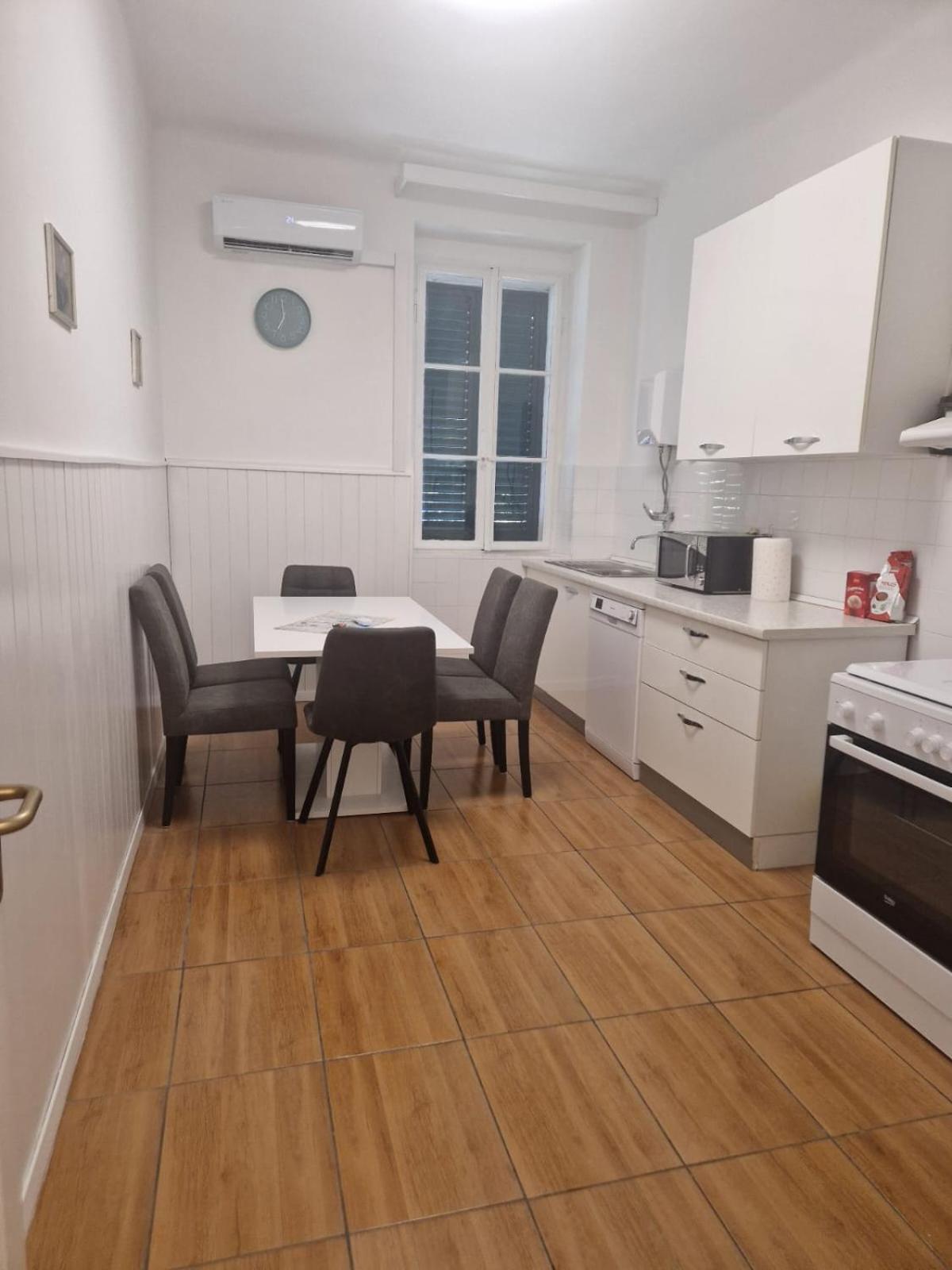 Apartment Pape Split Exterior photo